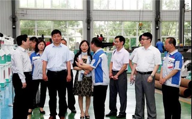 領導考察茄子影视视频在线观看生產車間 領導考察茄子影视视频在线观看生產車間