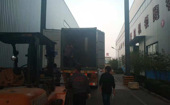 鋸末茄子影视视频在线观看正在裝車，準備發往塔桑尼亞