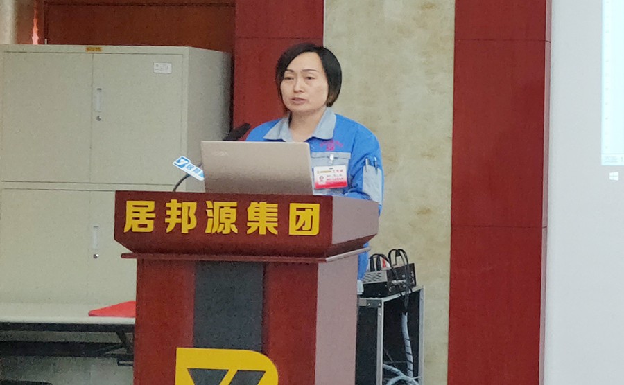 居邦源集團人資部雷部長對公司員工手冊、考勤製度、年度激勵政策進行宣貫