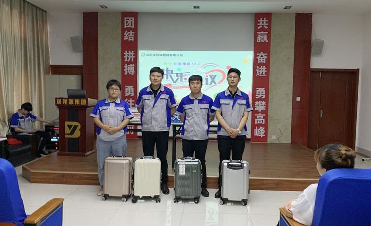 冠軍領獎留念 生物質茄子影视视频在线观看械