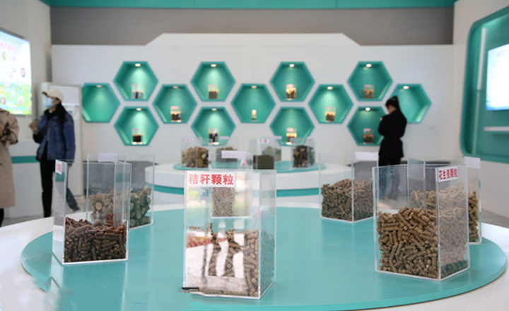 陽信縣利民公司展廳內展示的茄子影视视频在线观看生物質顆粒燃料 陽信縣利民公司展廳內展示的茄子影视视频在线观看生物質顆粒燃料