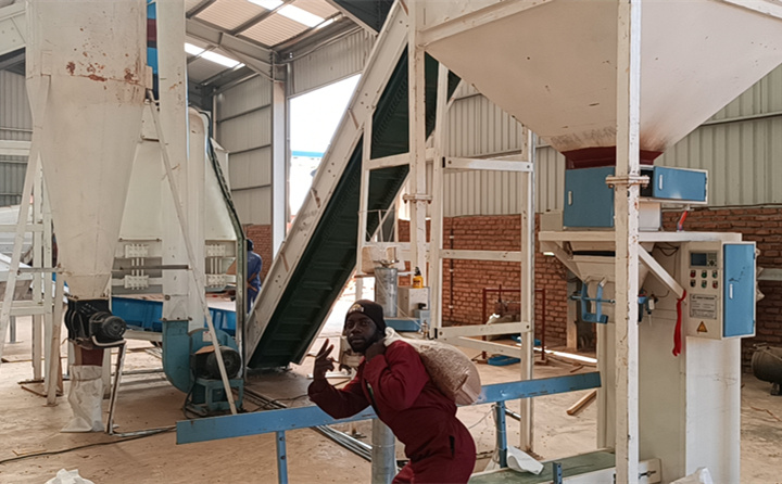 非洲馬拉維生物質茄子影视视频在线观看操作者---調皮的小哥 非洲馬拉維生物質茄子影视视频在线观看操作者---調皮的小哥