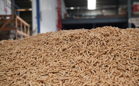 河北廊坊市、張家口市利用當地產業經濟製作生物質顆粒，助力“雙碳”減排